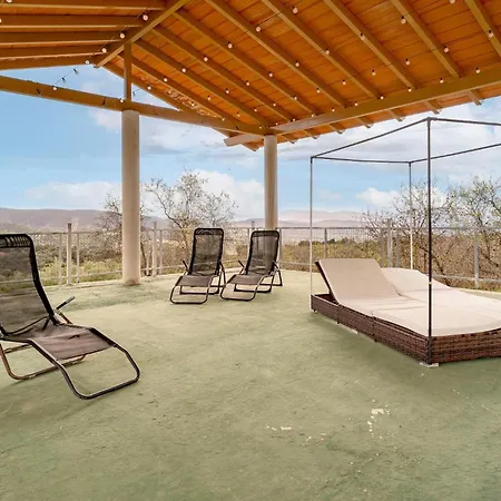 Lovely In With Private Swimming Pool, Be Inside Or Outside *