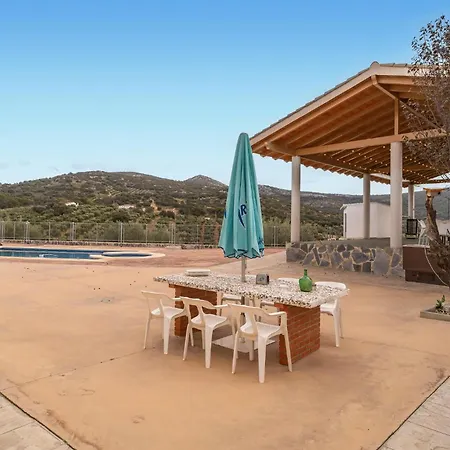 Lovely In With Private Swimming Pool, Be Inside Or Outside Holiday home